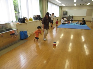 ボール遊び.jpg ボール遊び.jpg